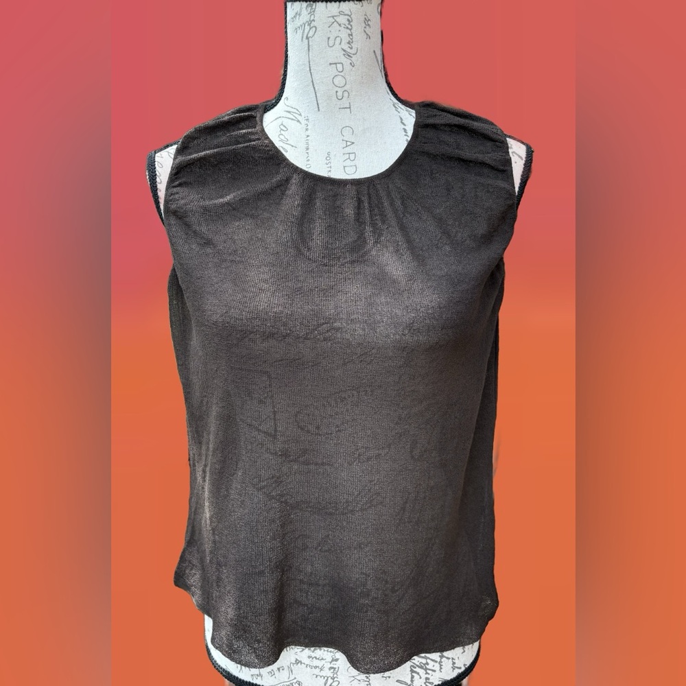 Sleeveless Scoop Neck Knit Top
Large
Like New
Brown